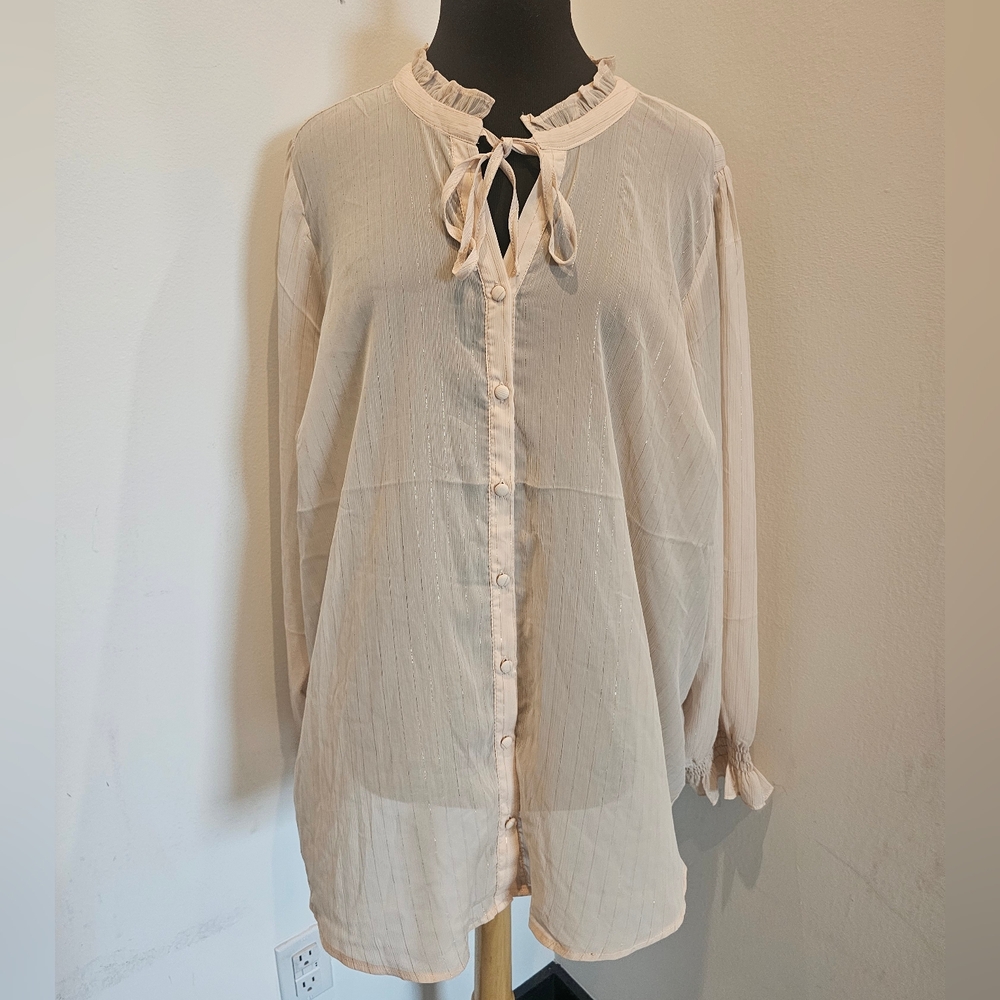 Torrid NWT Cream And Gold Button-Down Blouse